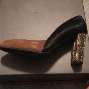 Ellie Tahari multi patterned heel